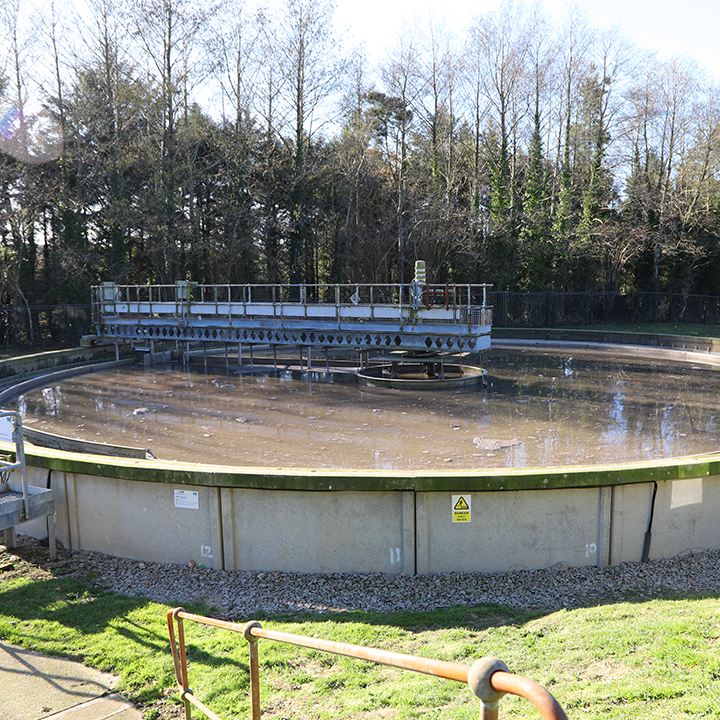 Waste water treatment settling phase