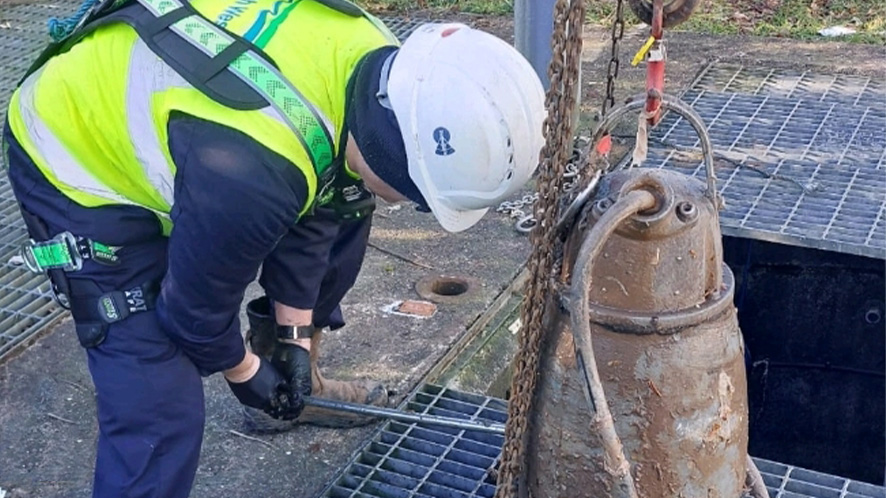 Man splitting pump ready for cleaning